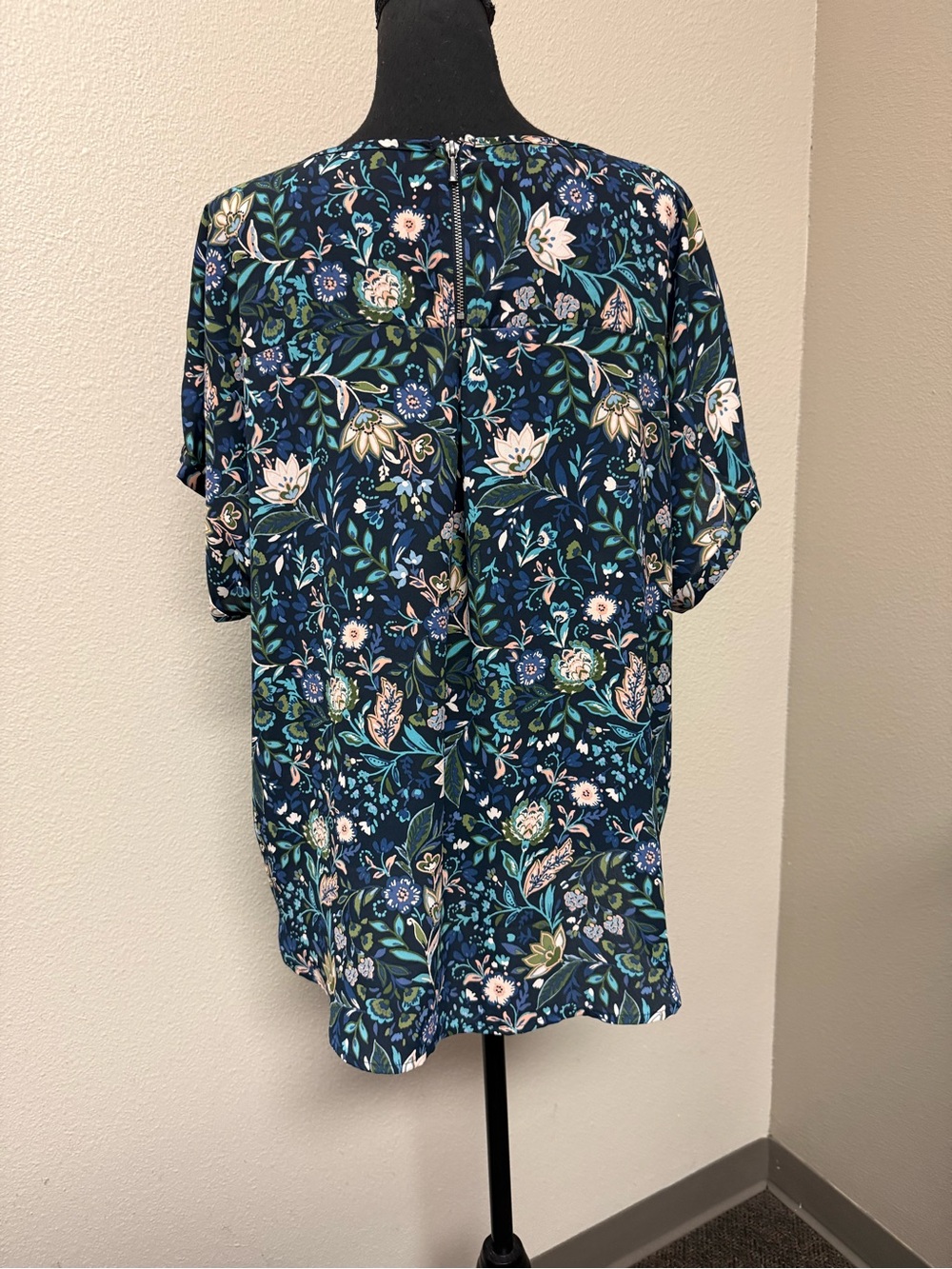 Maurices XL Navy Floral Boho Blouse Short Sleeve Lightweight Cottagecore Top - Picture 6 of 15